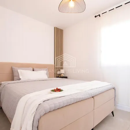 Panoramic Sea Views And Direct Access To The From The Community In Torrenueva * Malaga