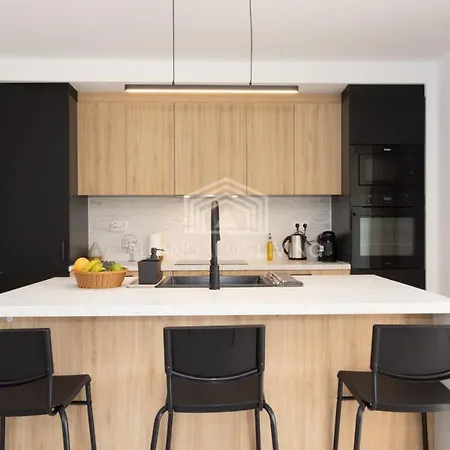 Panoramic Sea Views And Direct Access To The From The Community In Torrenueva